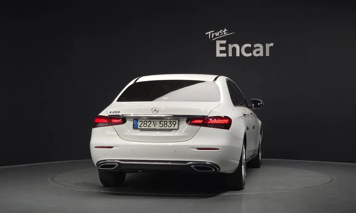 Mercedes-Benz E-Class — фото 5
