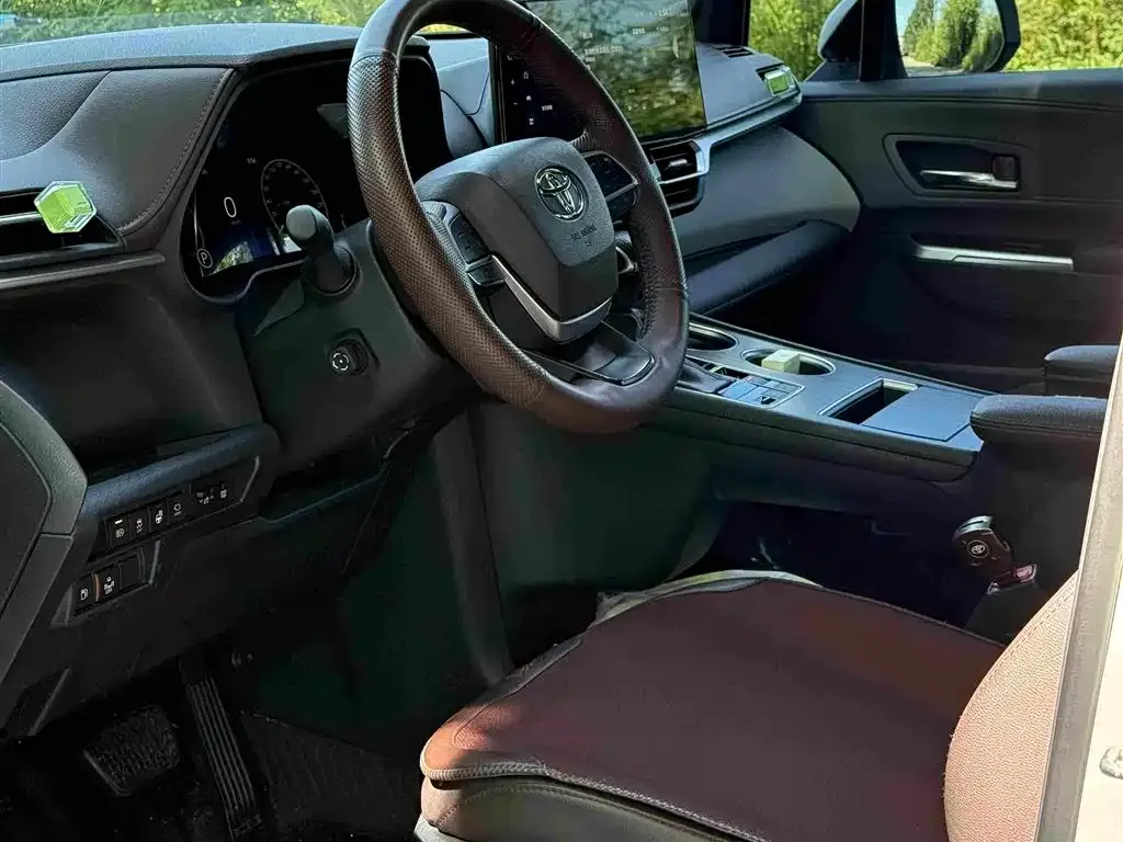 Toyota Granvia — фото 4