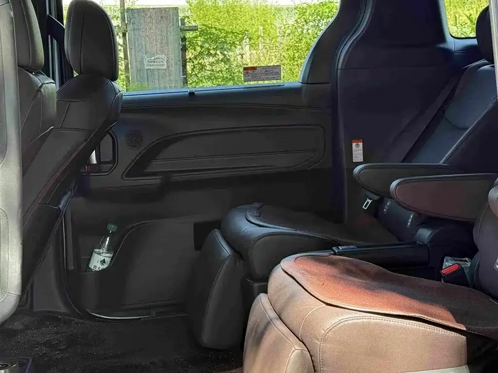 Toyota Granvia — фото 5