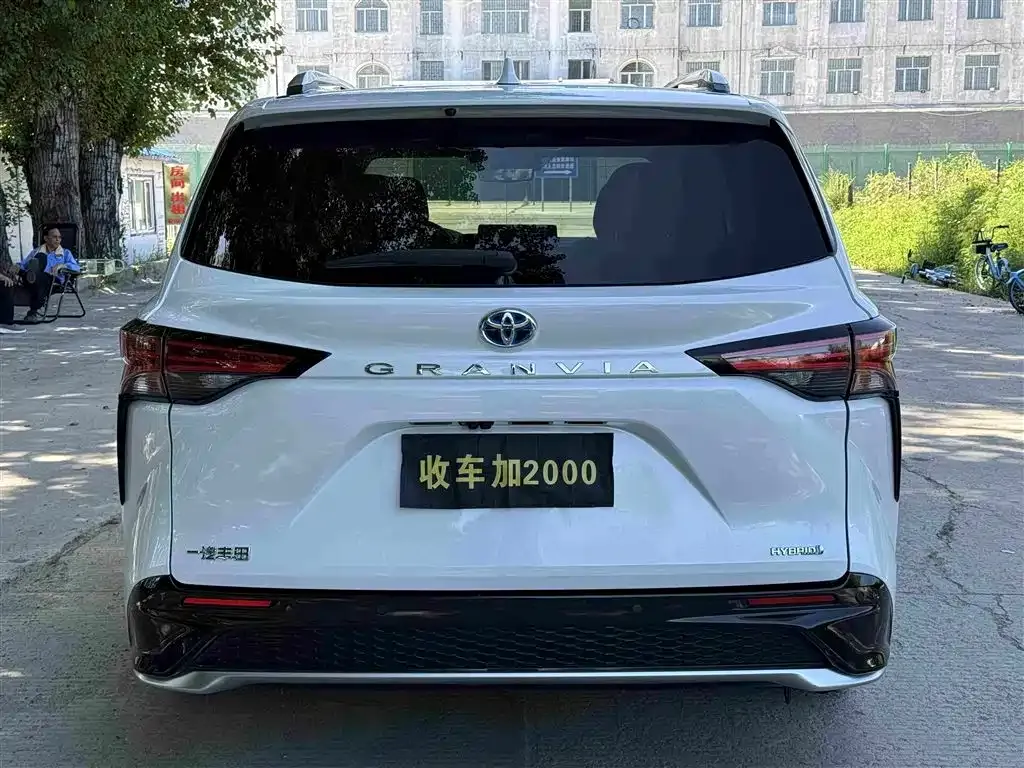 Toyota Granvia — фото 9