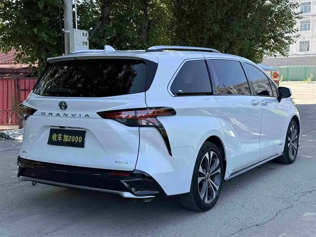Toyota Granvia — фото 6
