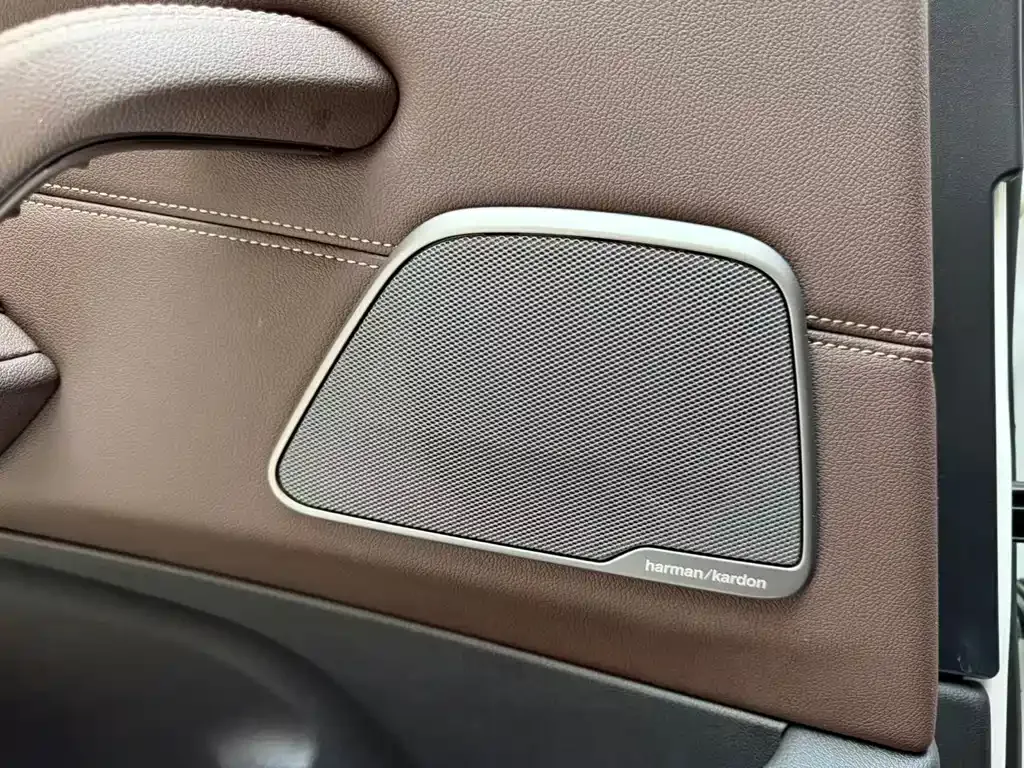 BMW 5 Series — фото 10