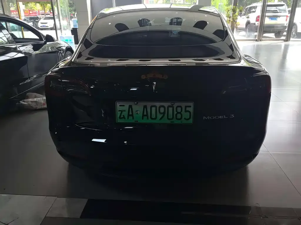 Tesla Model 3 — фото 5