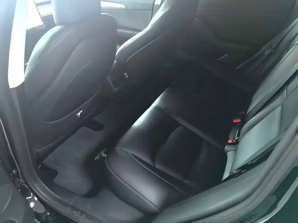 Tesla Model 3 — фото 3