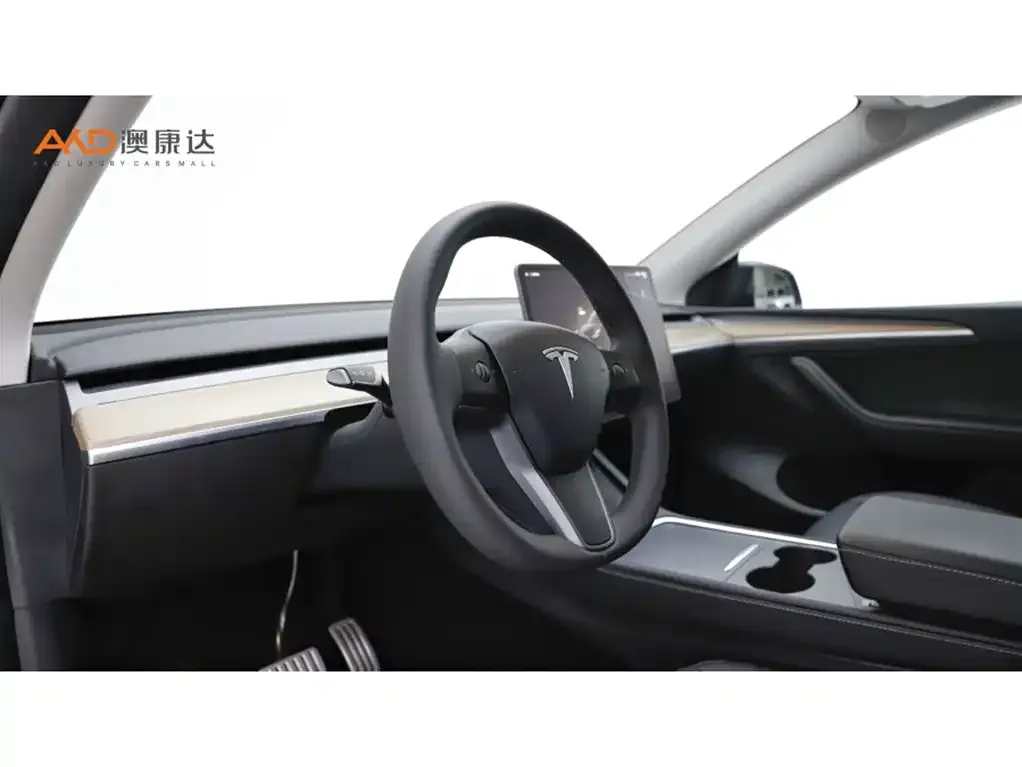 Tesla Model Y — фото 6