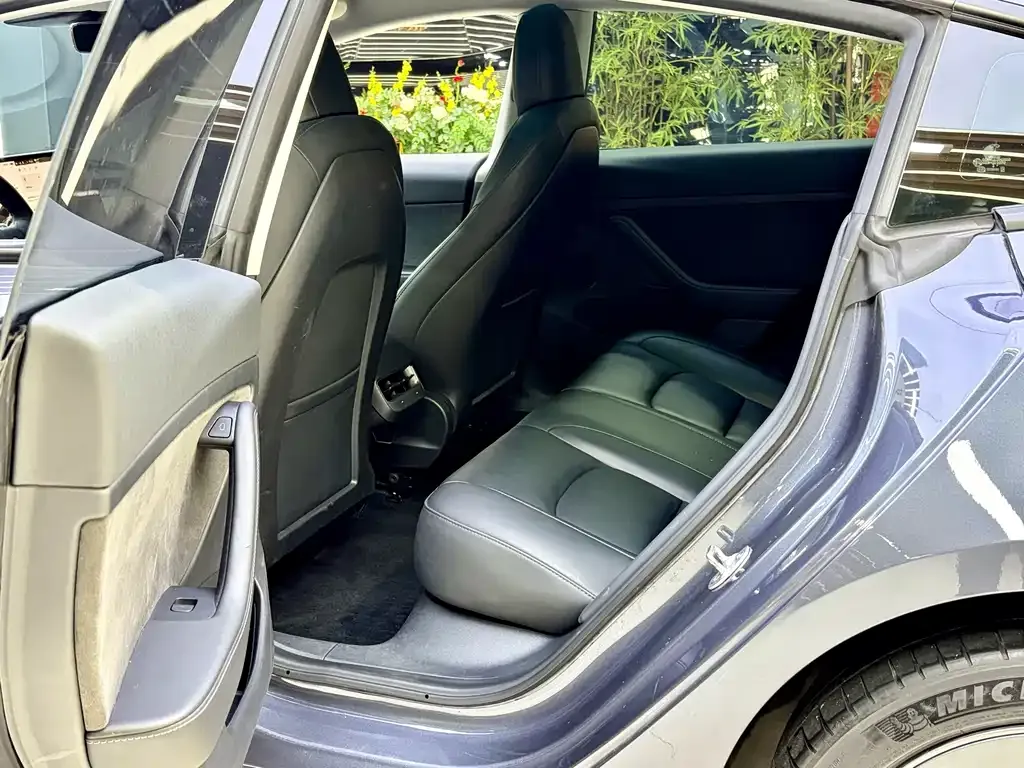 Tesla Model 3 — фото 8