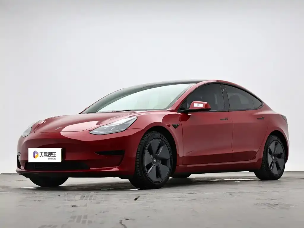 Tesla Model 3 — фото 1