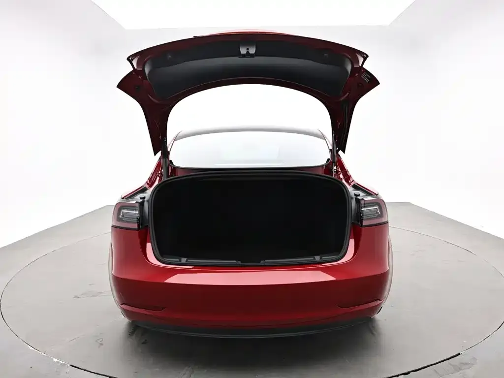 Tesla Model 3 — фото 5