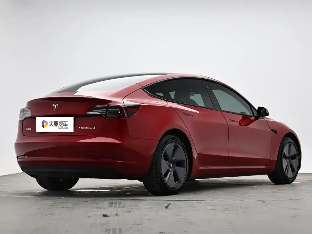 Tesla Model 3 — фото 2