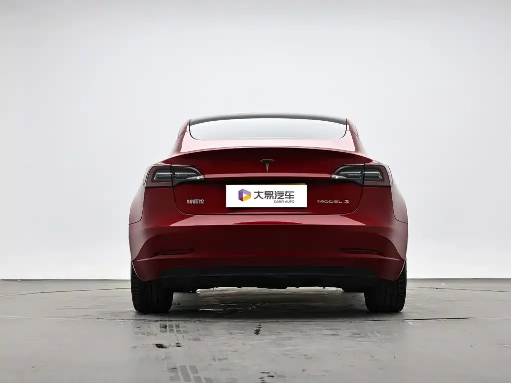 Tesla Model 3 — фото 4