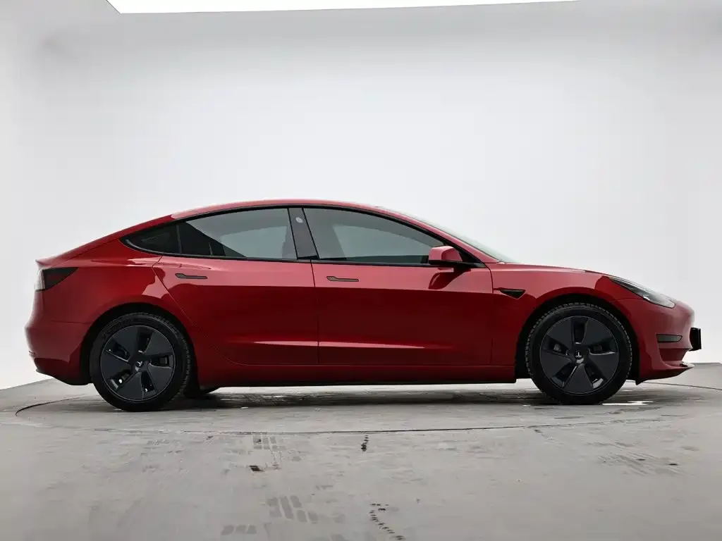 Tesla Model 3 — фото 10