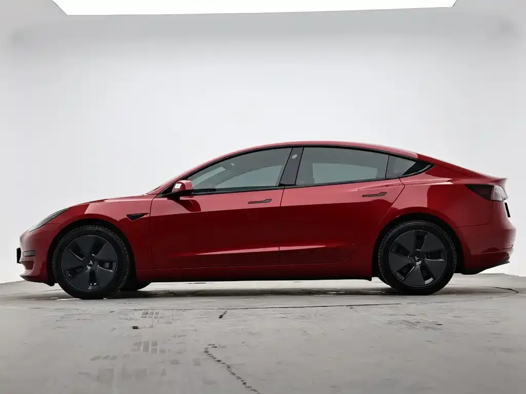 Tesla Model 3 — фото 3