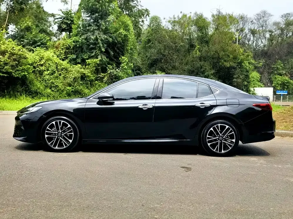 Toyota Camry — фото 5
