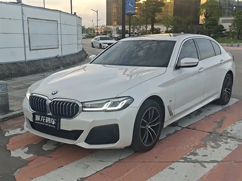 BMW 5 Series — фото 1