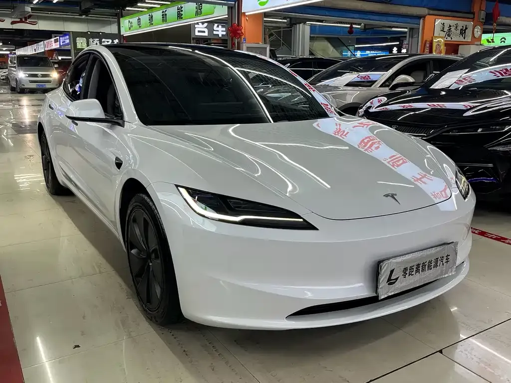 Tesla Model 3 — фото 1