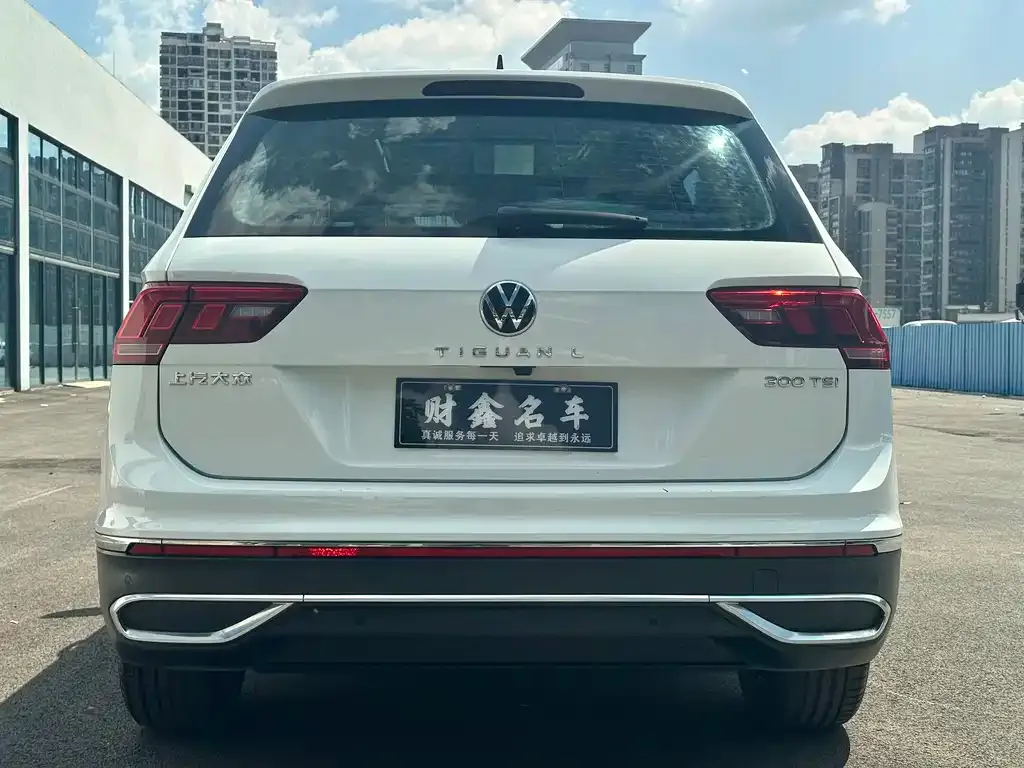 Volkswagen Tiguan L — фото 3