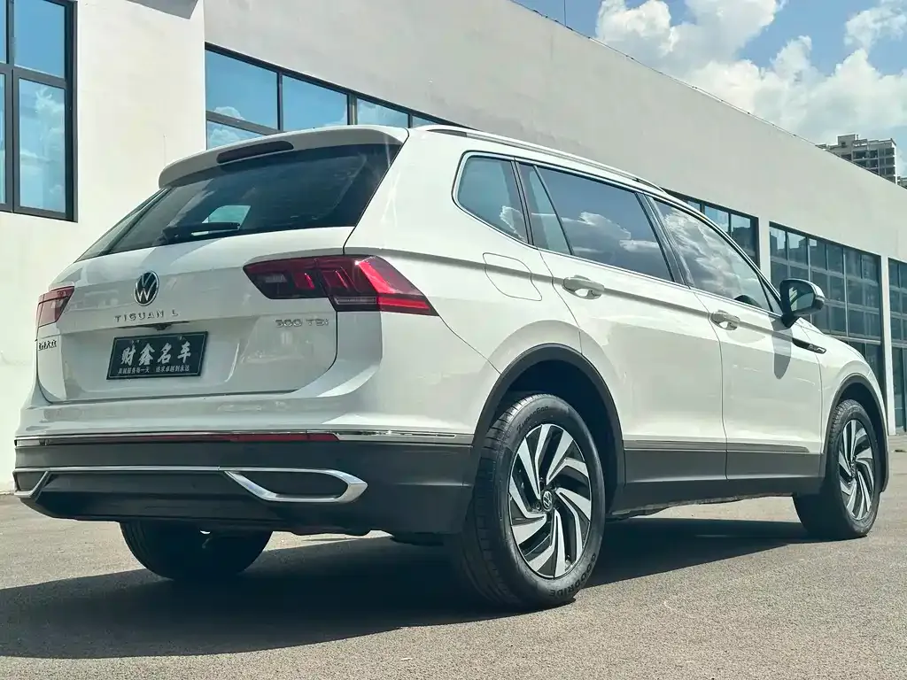 Volkswagen Tiguan L — фото 8
