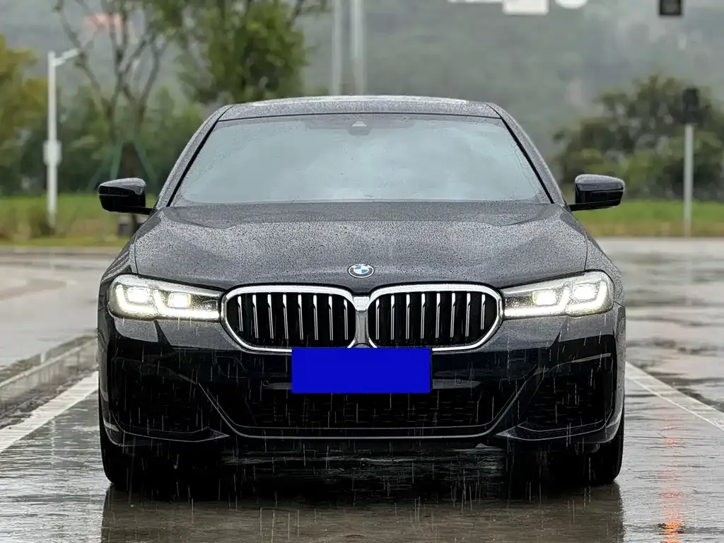 BMW 5 Series — фото 1