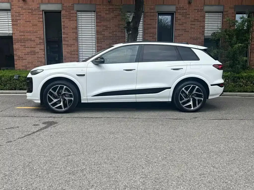 Audi Q6L e-tron — фото 7