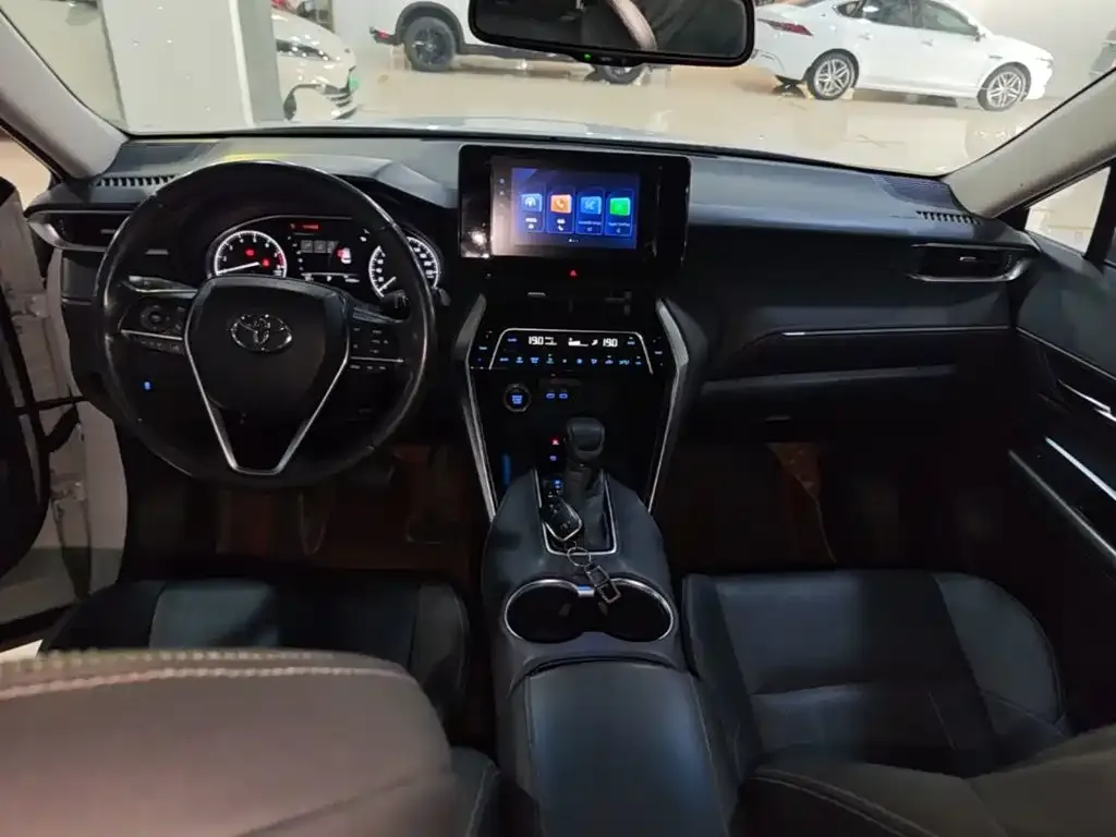 Toyota Harrier — фото 2