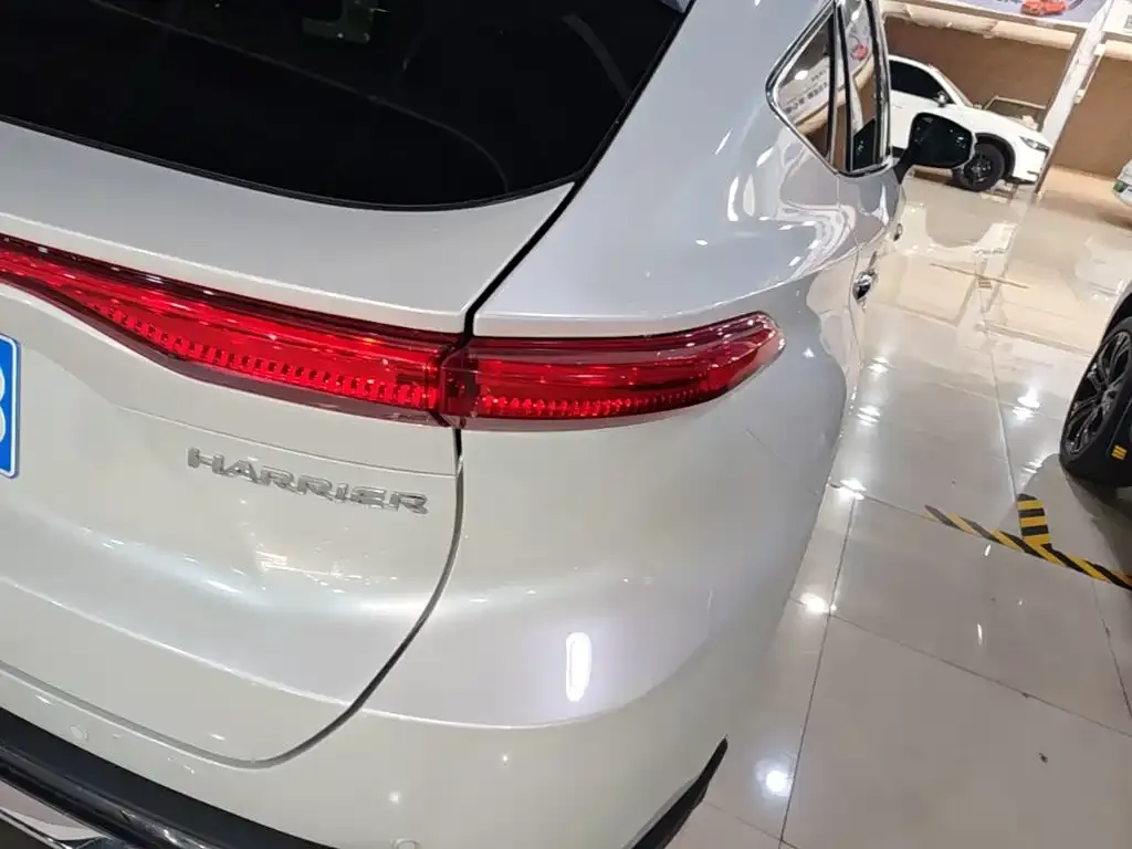 Toyota Harrier — фото 3