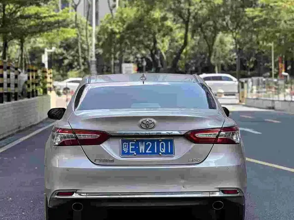 Toyota Camry — фото 3