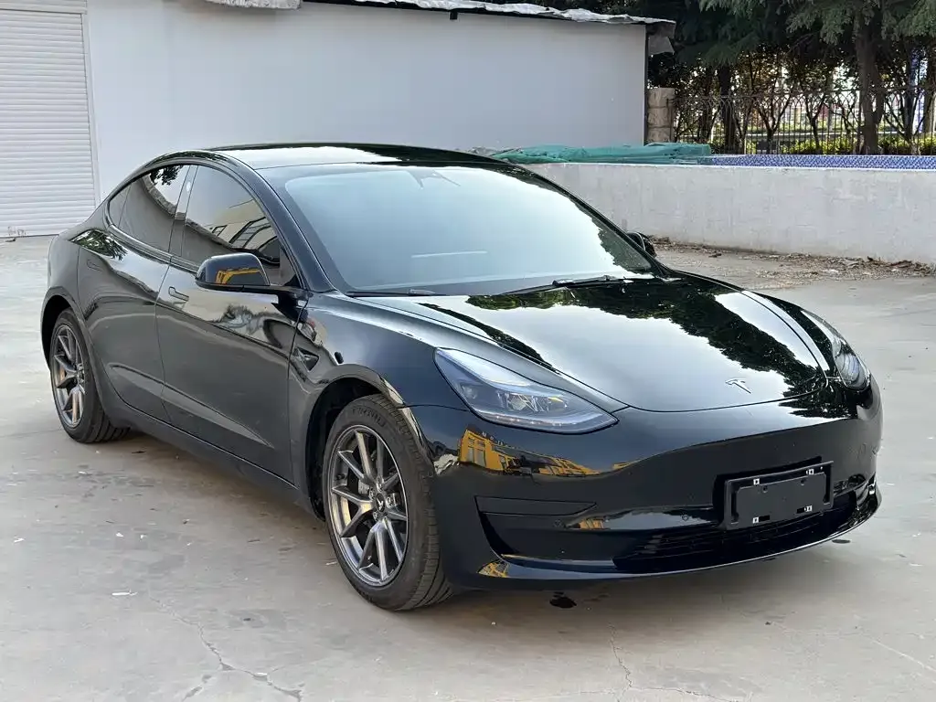 Tesla Model 3 — фото 1