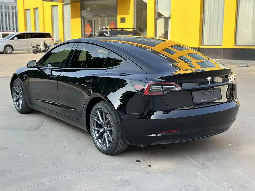 Tesla Model 3 — фото 6