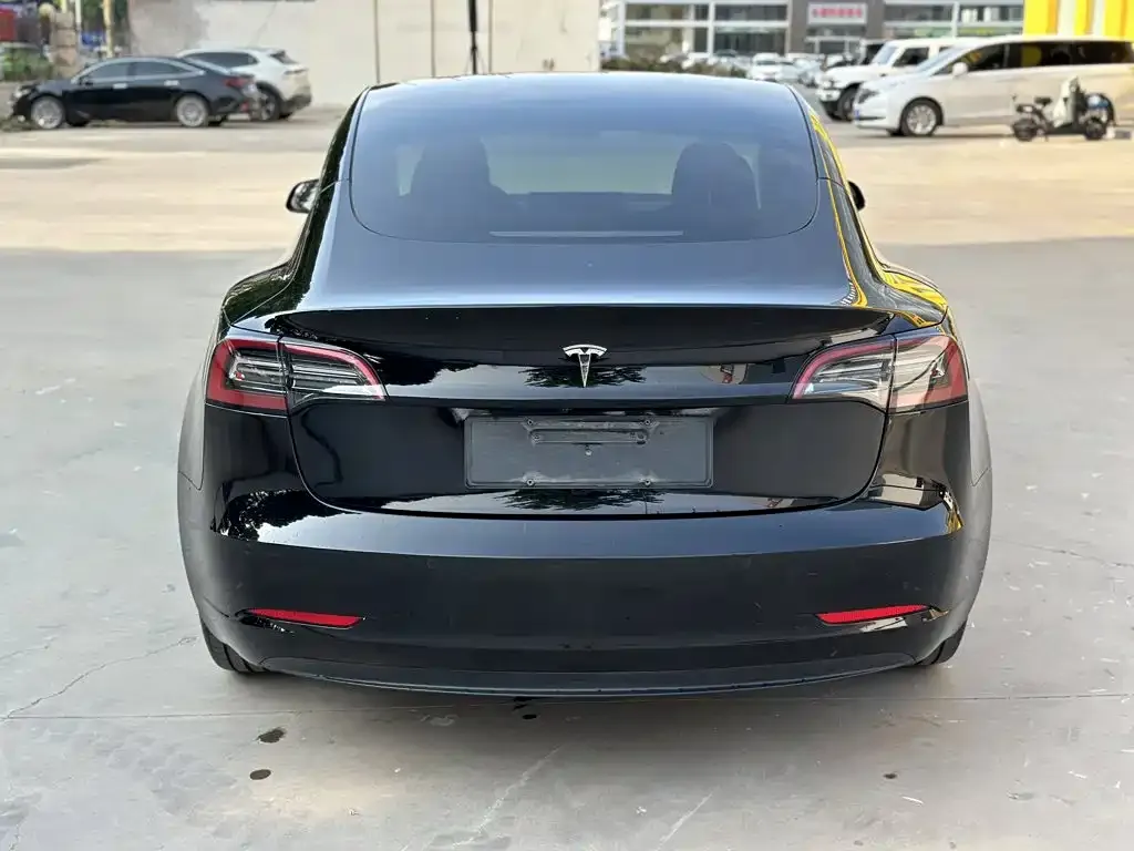 Tesla Model 3 — фото 7