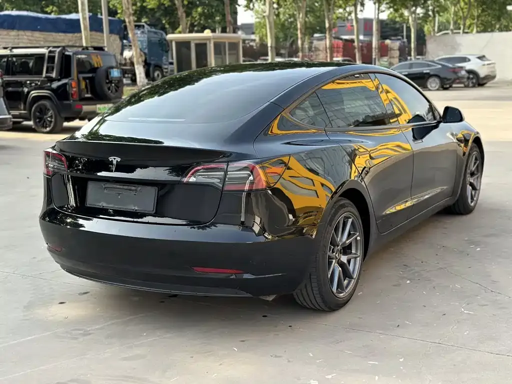Tesla Model 3 — фото 4