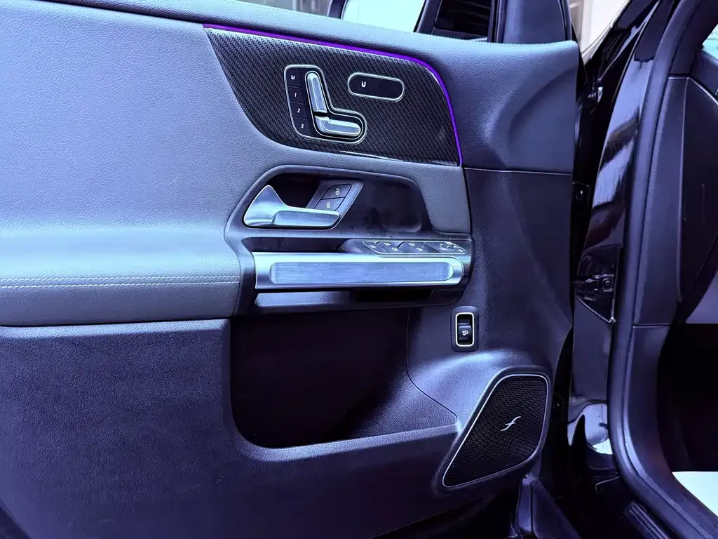 Mercedes-Benz GLB AMG — фото 10