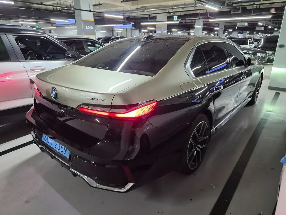 BMW i7 — фото 9