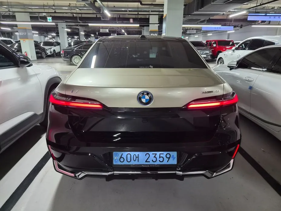 BMW i7 — фото 4