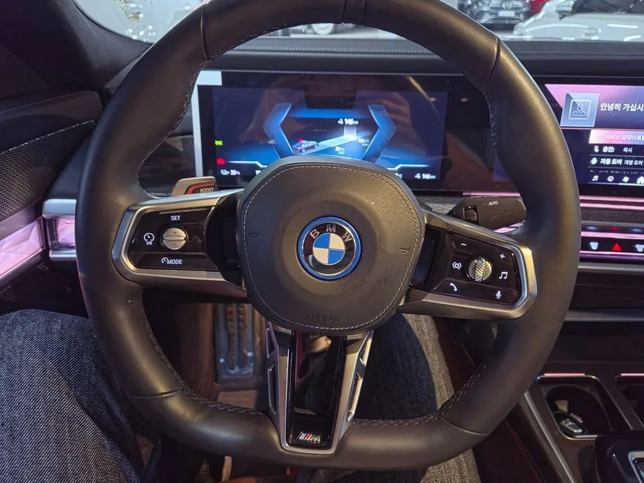 BMW i7 — фото 10