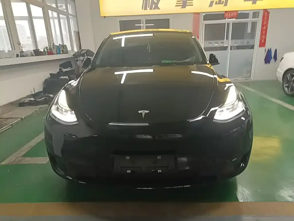 Tesla Model Y — фото 10
