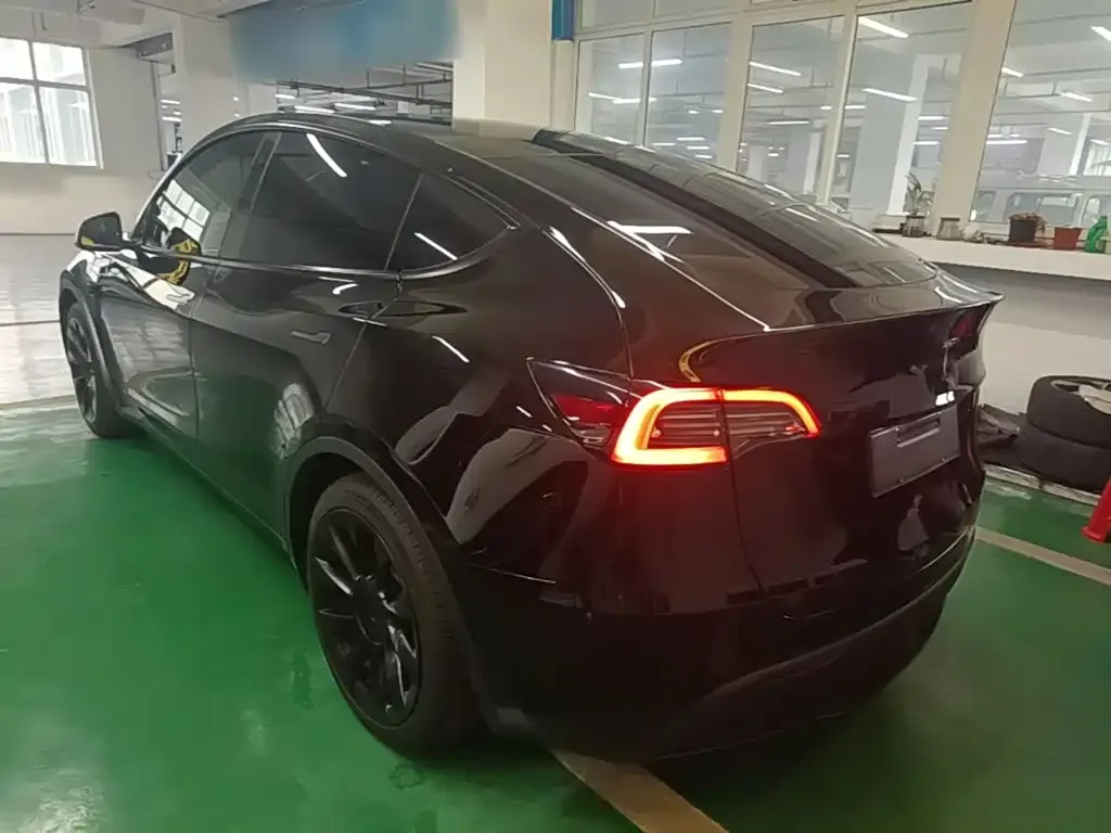 Tesla Model Y — фото 5