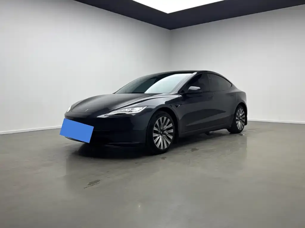 Tesla Model 3 — фото 1