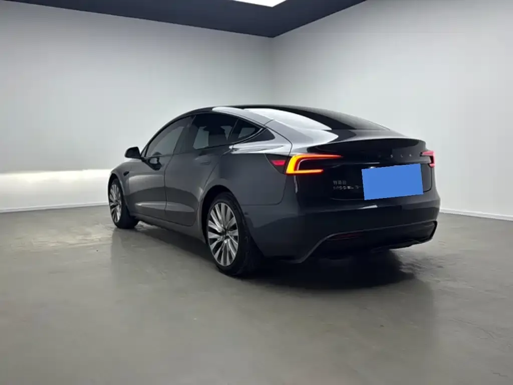 Tesla Model 3 — фото 10