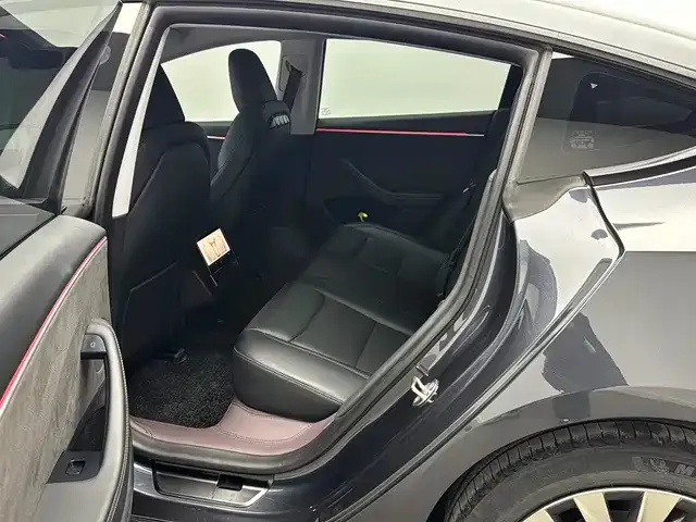 Tesla Model 3 — фото 8