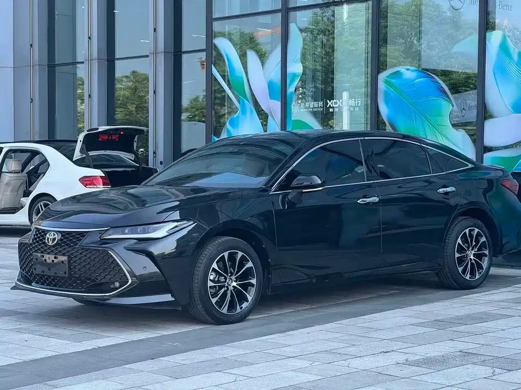Toyota Avalon — фото 1