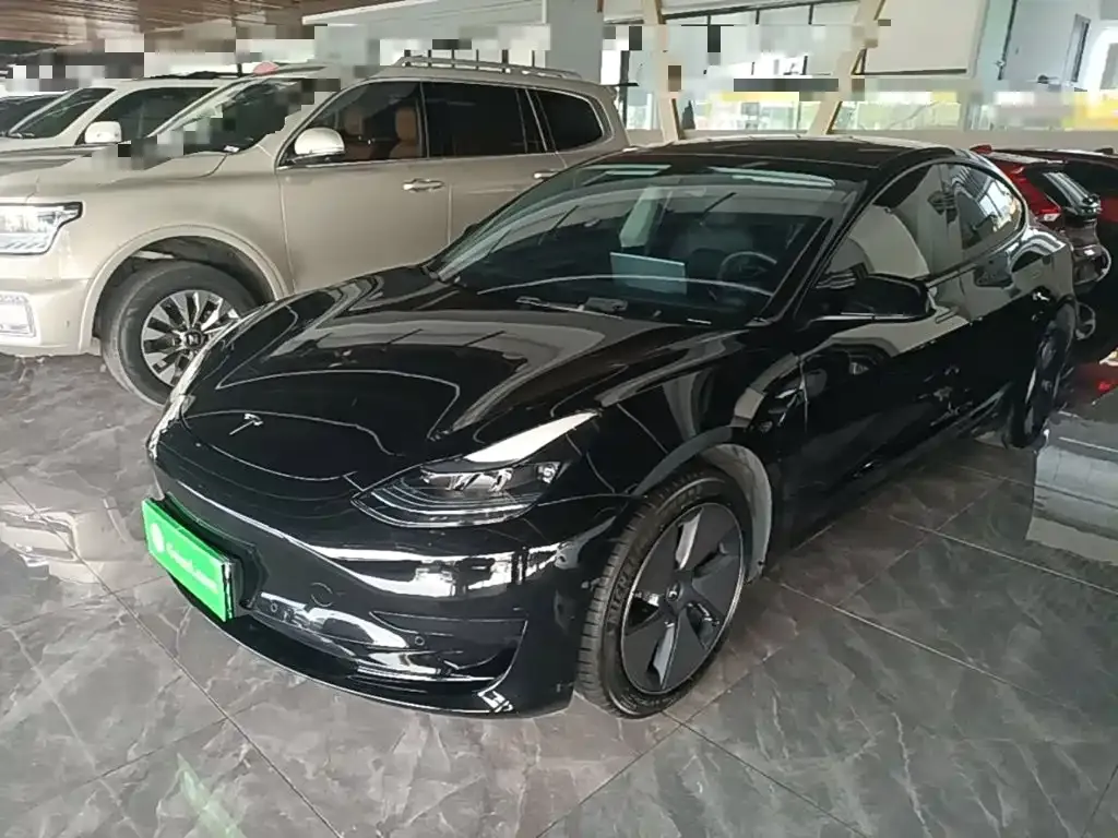 Tesla Model 3 — фото 1