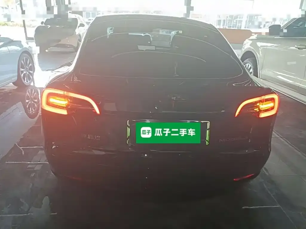 Tesla Model 3 — фото 4