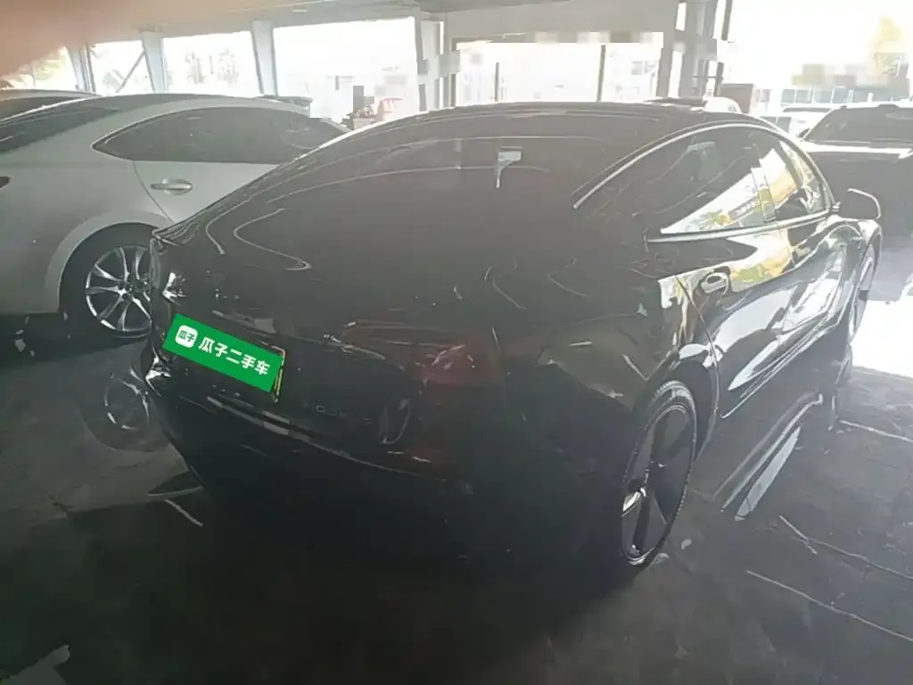 Tesla Model 3 — фото 10