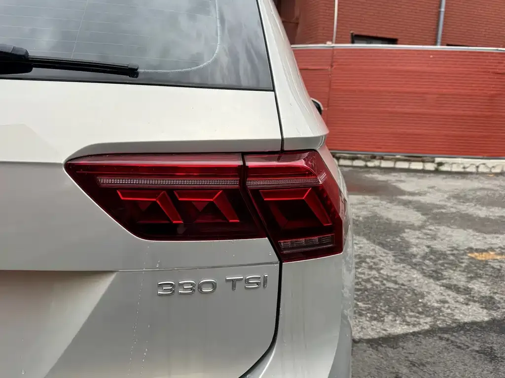 Volkswagen Tiguan L — фото 3