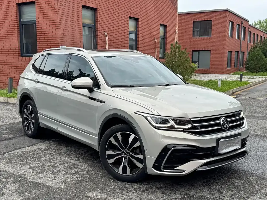 Volkswagen Tiguan L — фото 9