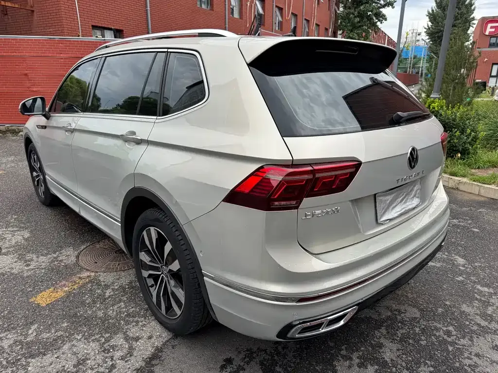 Volkswagen Tiguan L — фото 7