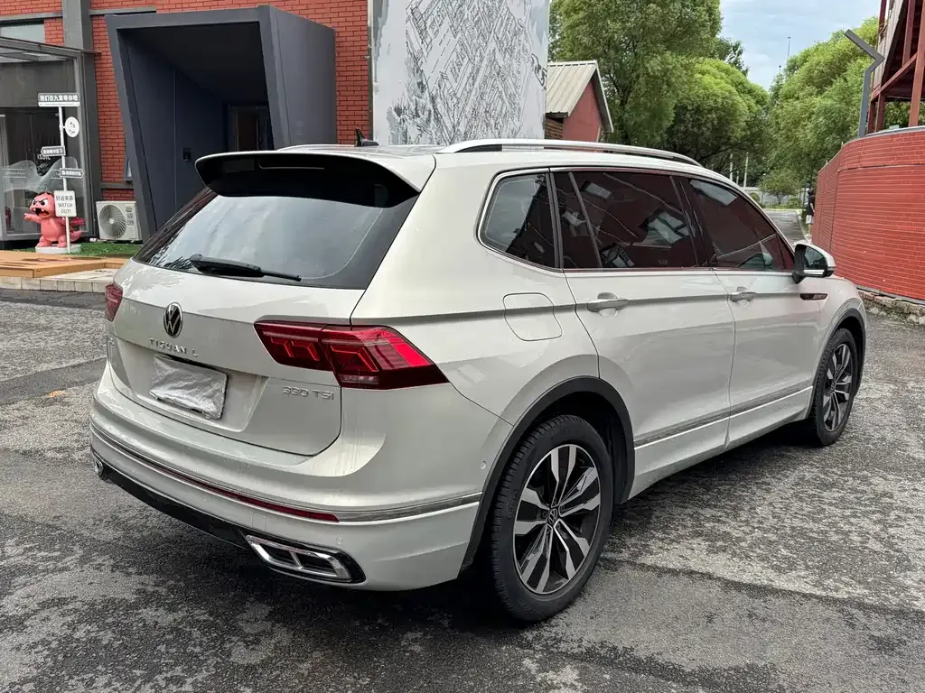 Volkswagen Tiguan L — фото 4