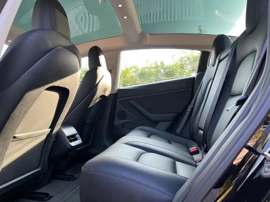Tesla Model 3 — фото 3
