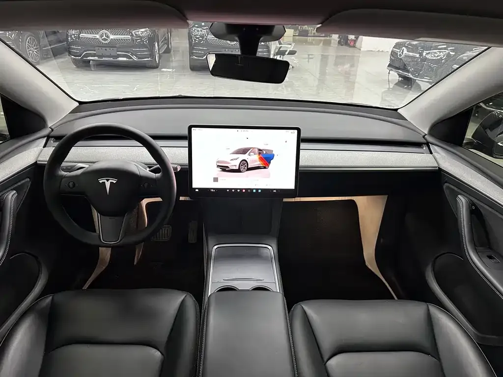 Tesla Model Y — фото 6