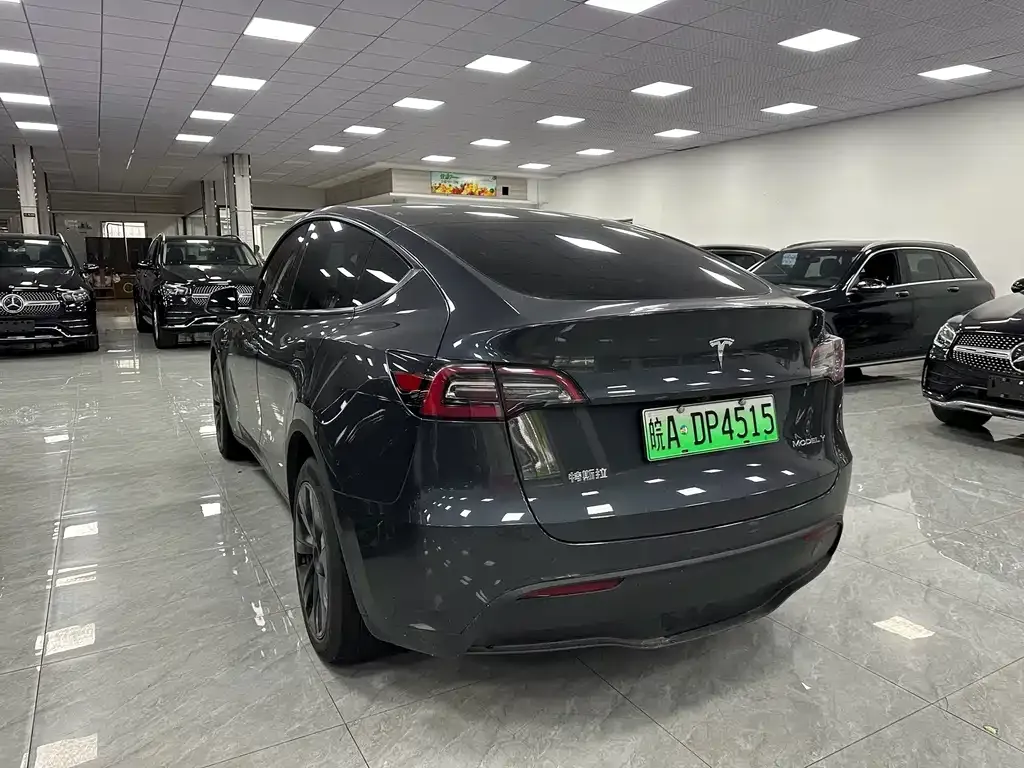 Tesla Model Y — фото 5